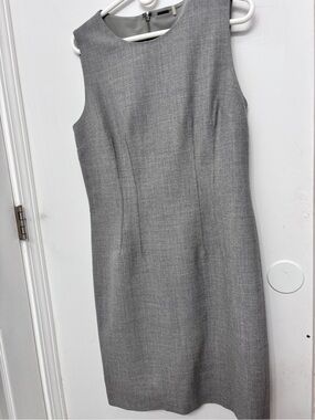 Elie Tahari Gray Sleeveless Midi Sheath Dress Darted Front and Back Classy Clean